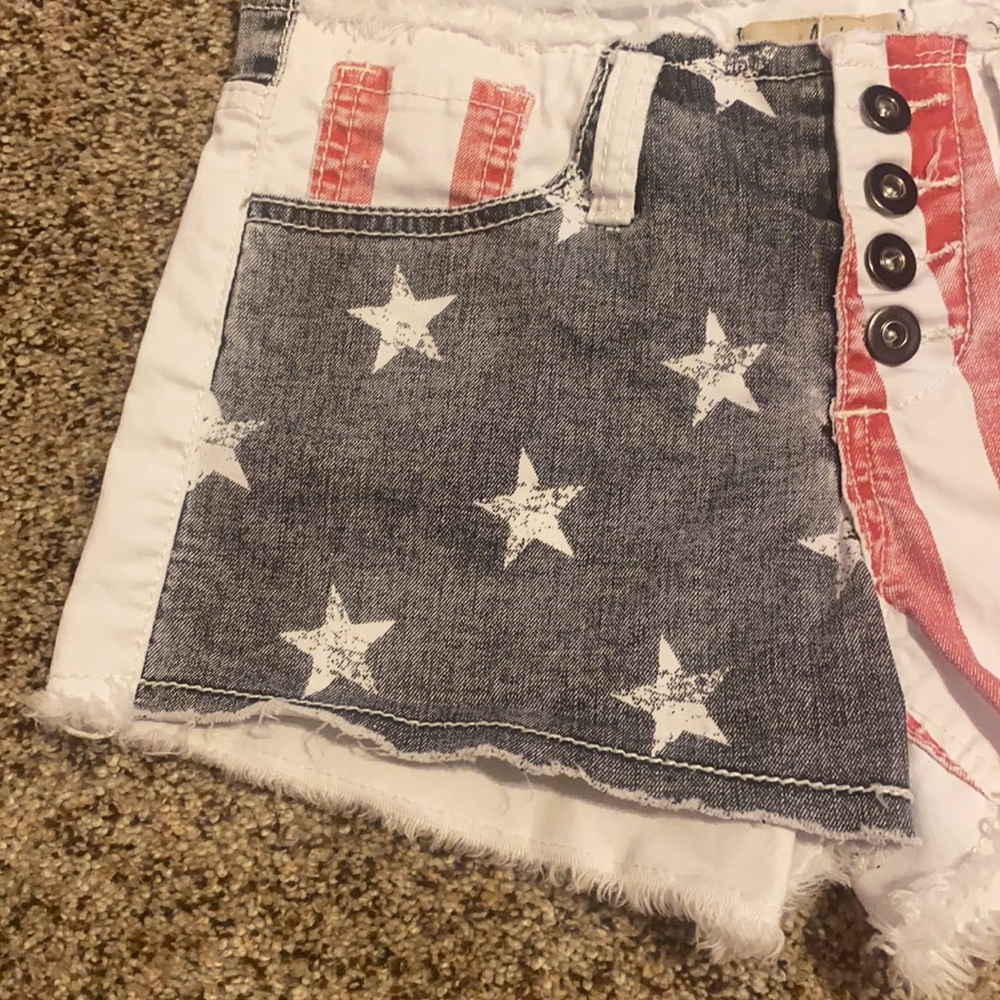 🧡 2/$15🧡 American Flag Button Up Shorts 💙⭐️❤️ - Picture 5 of 15